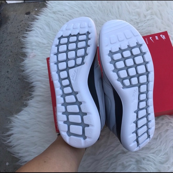 NIKE AUTHENTIC women’s ROSHE II sz 8 new - Picture 4 of 7